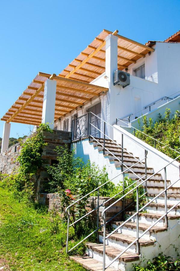 Villa Von Sophia Petriaí Exterior foto